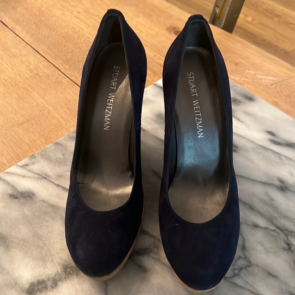 Stuart Weitzman Navy Suede Wedge / Platform Heel - size  8.5 / 38.5. NWOT